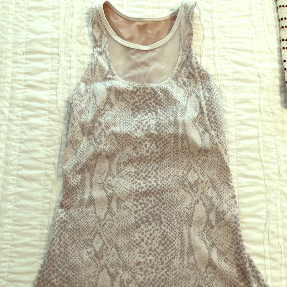 Lululemon top